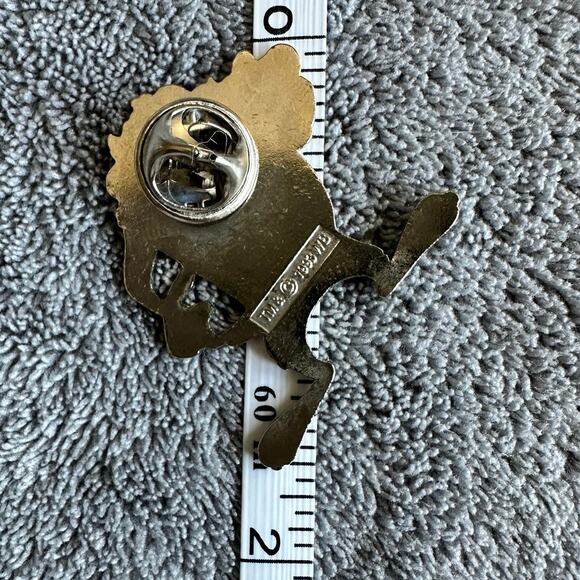 Tasmanian Devil Lapel Pin Brown Warner Brothers Cartoon Character Gold Cute Vtg - Picture 4 of 4